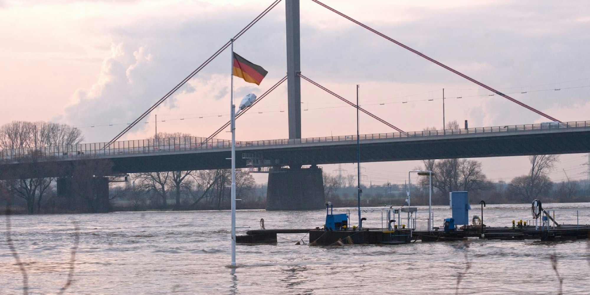 Die Leverkusener Rheinbrücke.