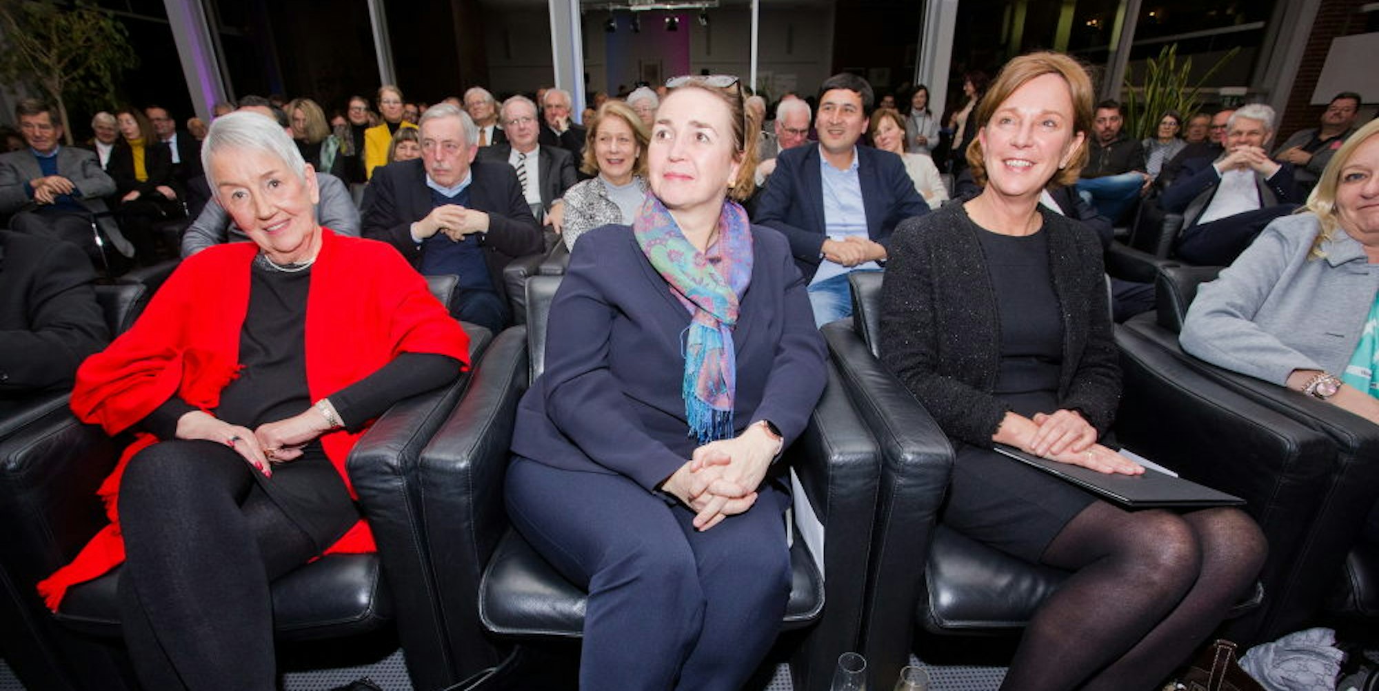 Liberale Frauenpower: FDP-Kreisvorsitzende Ina Albowitz-Freytag, Landtagsvizepräsidentin Angela Freimuth und Schulministerin Yvonne Gebauer (v.l.)