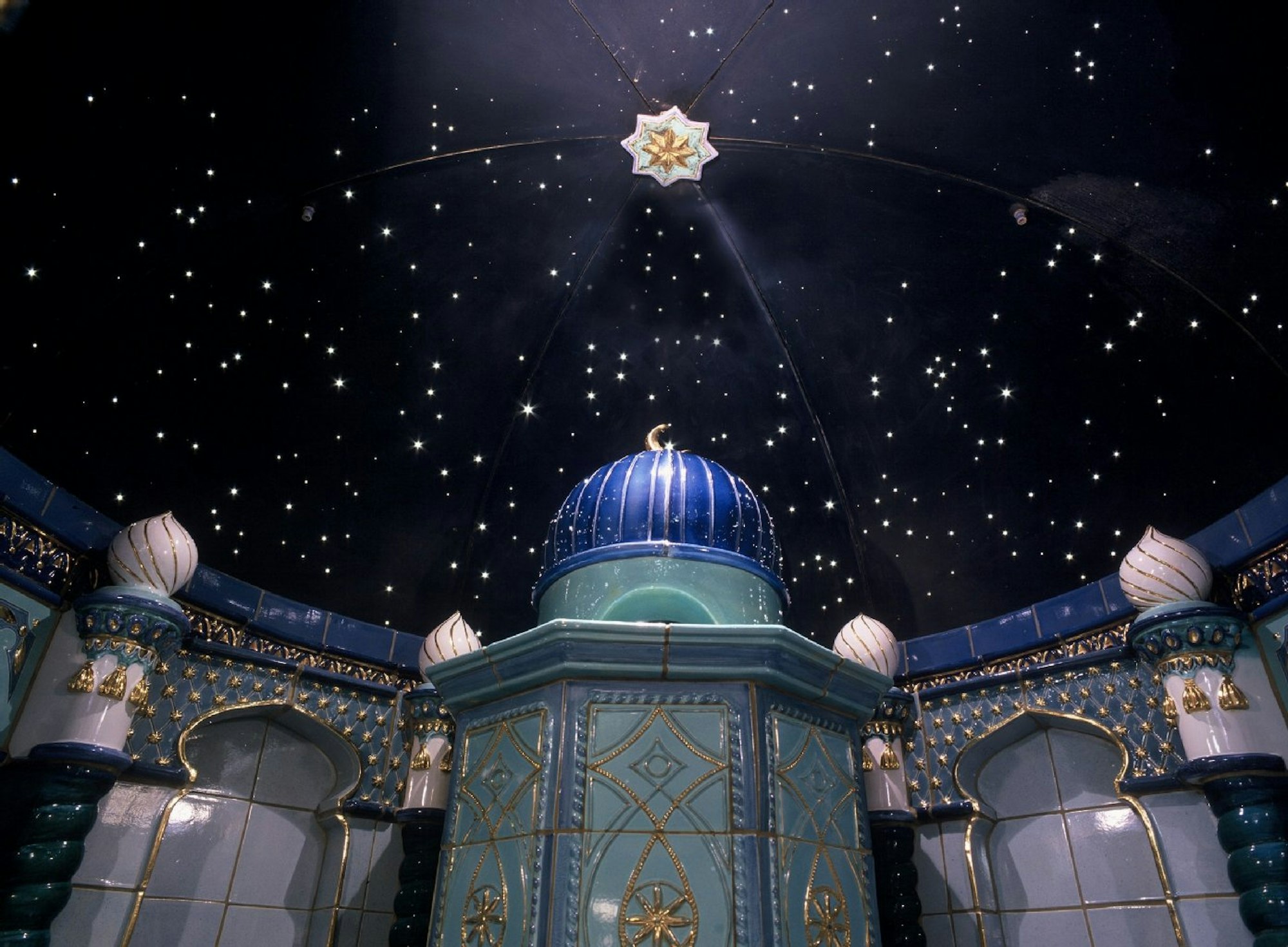 Das Sternen funkelnde Kuppeldach im Savoy-Hamam.