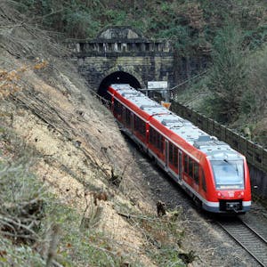 Roe_Regionalbahn_3748_Wagner_Tunnel