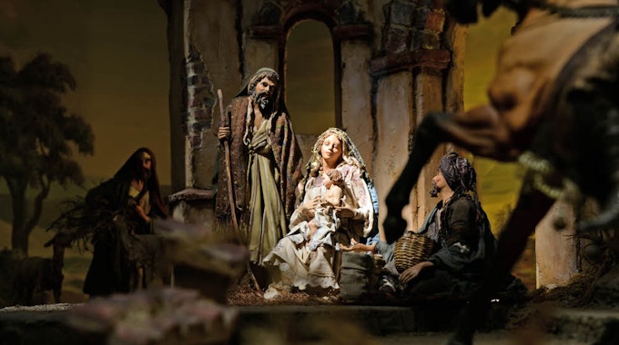 Maria mit dem Jesuskind im Stall von Bethlehem, wo die Heiligen drei Könige dem Sohn Gottes ihre Gaben bringen. (Symbolbild)