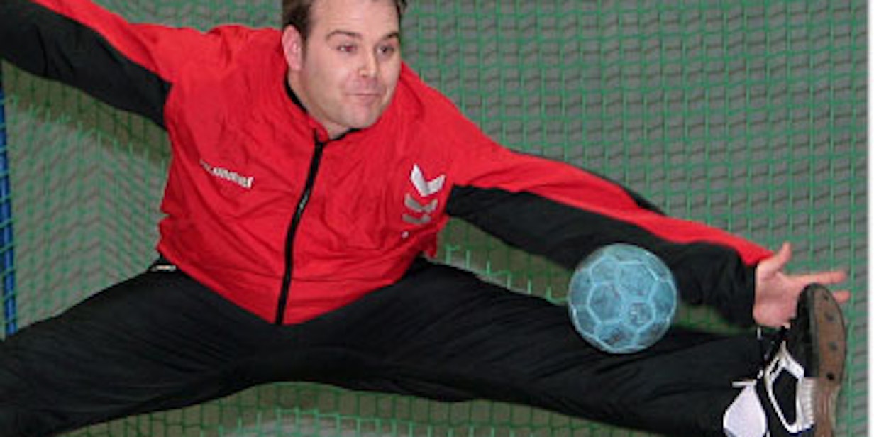 Gehalten! Wenn auch nur für die Kamera. Craig Smith ist Torwart der englischen Handball-Nationalmannschaft.