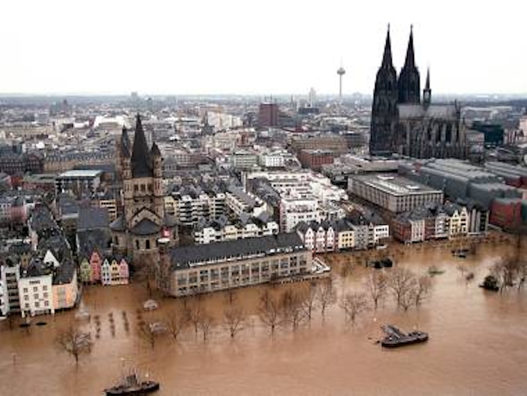 Januar 1995 gab es ein Jahrhunderthochwasser. Am Freitag den 27.1.1995 liefen die Wassermassen über die mobilen Hochwasserwände und überfluteten die Altstadt.