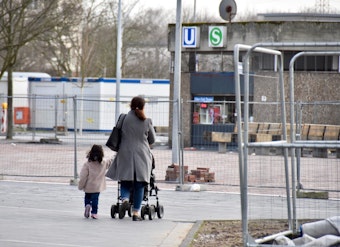 Altbekanntes Problem: Die Zugänge mancher S-Bahn-Stationen sind nicht nur für ältere Menschen eine echte Herausforderung. 