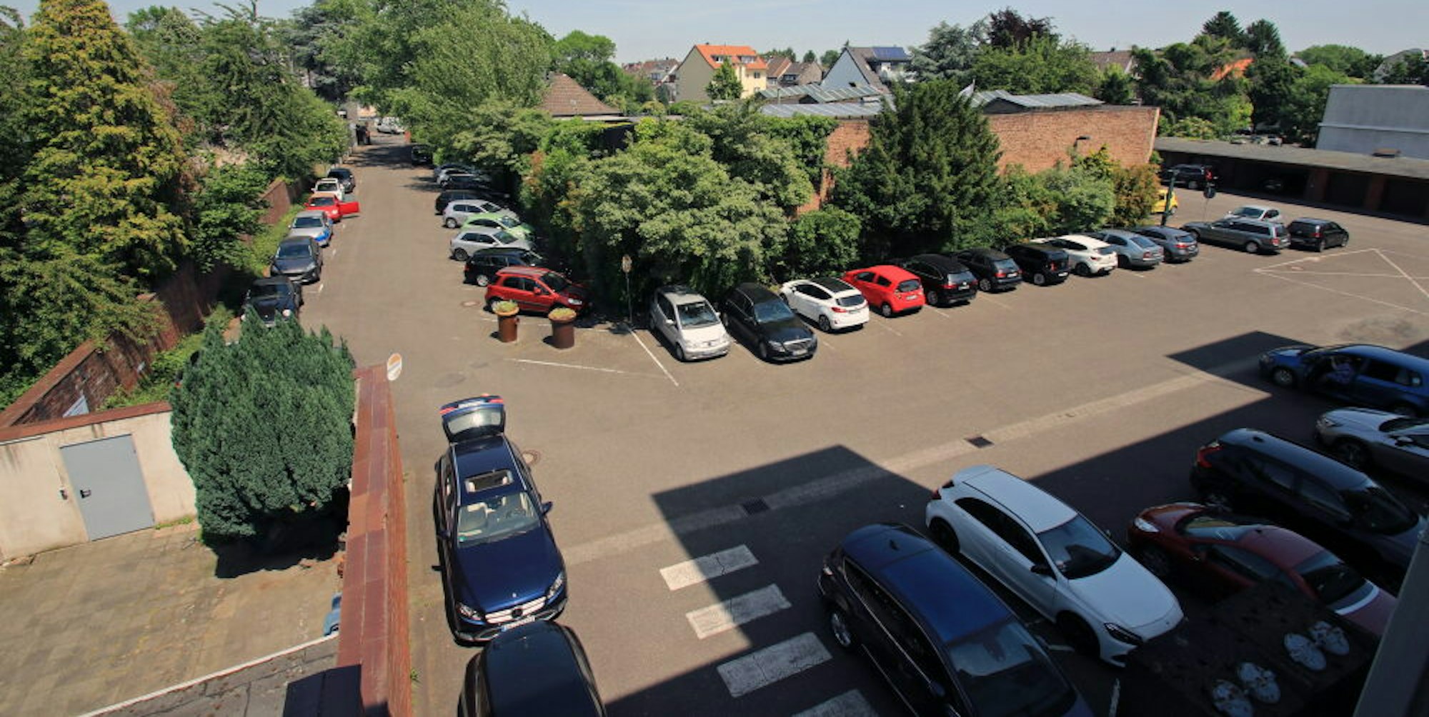 In dem Innenhof zwischen Alte Straße und Hauptstraße, der derzeit als Parkplatz genutzt wird, sollen Wohnhäuser entstehen.