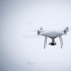 Drohne fliegt in der Luft