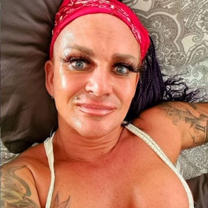 Caro Robens: Mit ihrem Aussehen polarisiert die Bodybuilderin, die im Format „Goodbye Deutschland" bekannt geworden ist. Das Selfie postete Caro Robens am 1. September 2020.
