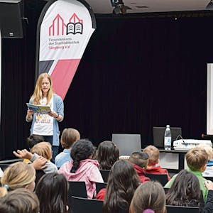 Gebannt hörten die Kinder der Gemeinschaftsgrundschule Nord zu, als Anja Kiel aus ihrem Buch las.