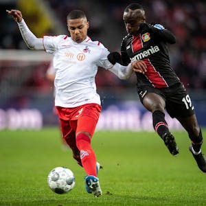Ismail Jakobs gegen Leverkusen