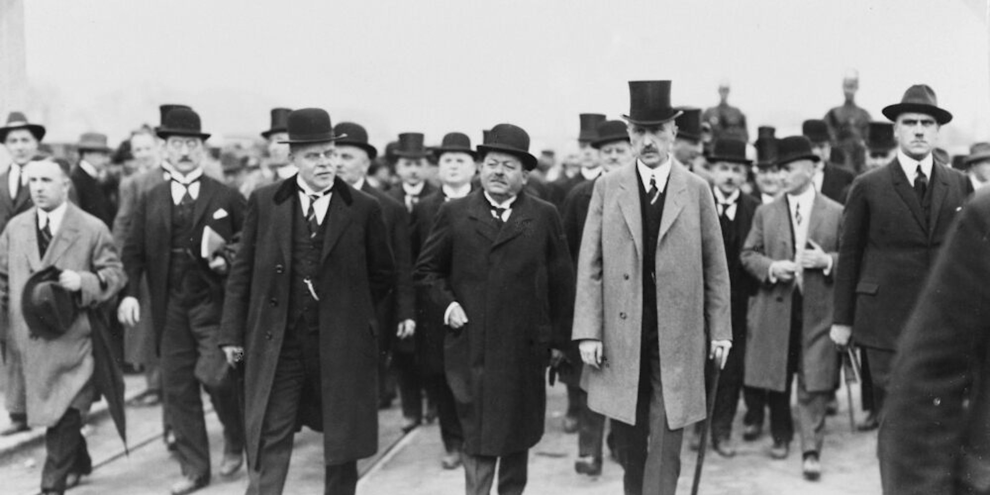 Bei der Eröffnung der Kölner Messe 1924: Reichskanzler Wilhelm Marx, Reichspräsident Friedrich Ebert und der Kölner OB Konrad Adenauer. 