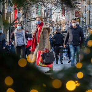Letzter Weihnachtseinkauf vor dem Lockdown auf der Kölner Schildergasse