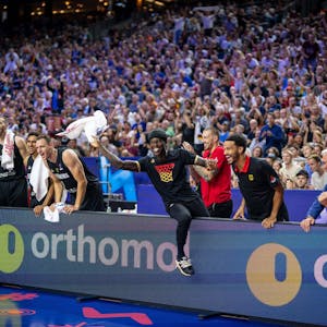 Ein für die Vorrunde in Köln typisches Bild: Begeisterte deutsche Spieler und ein enthusiastisches Publikum in der Lanxess-Arena.