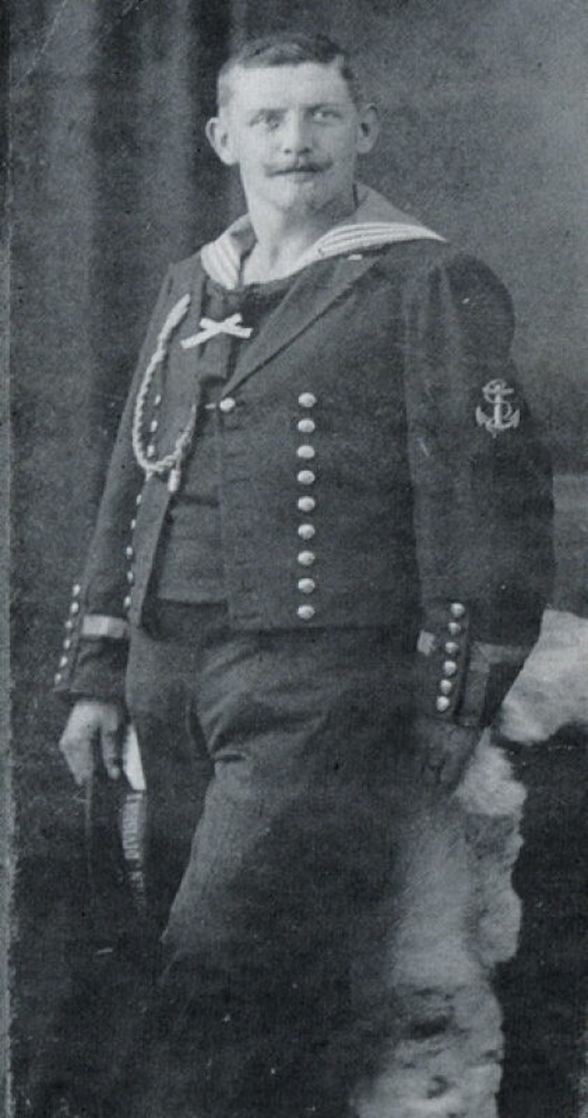 Carl Kammerich in einer Uniform der Kaiserlichen Marine.