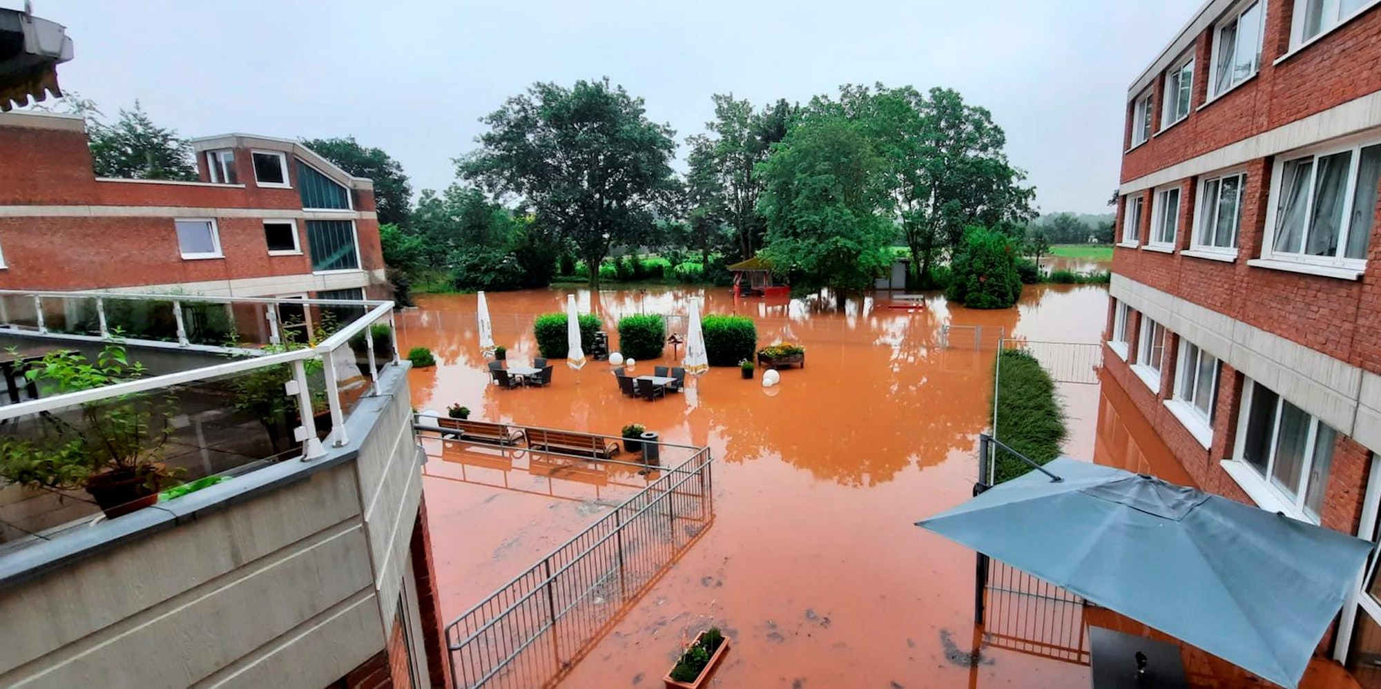Der Garten des Awo-Seniorenzentrums stand komplett unter Wasser.