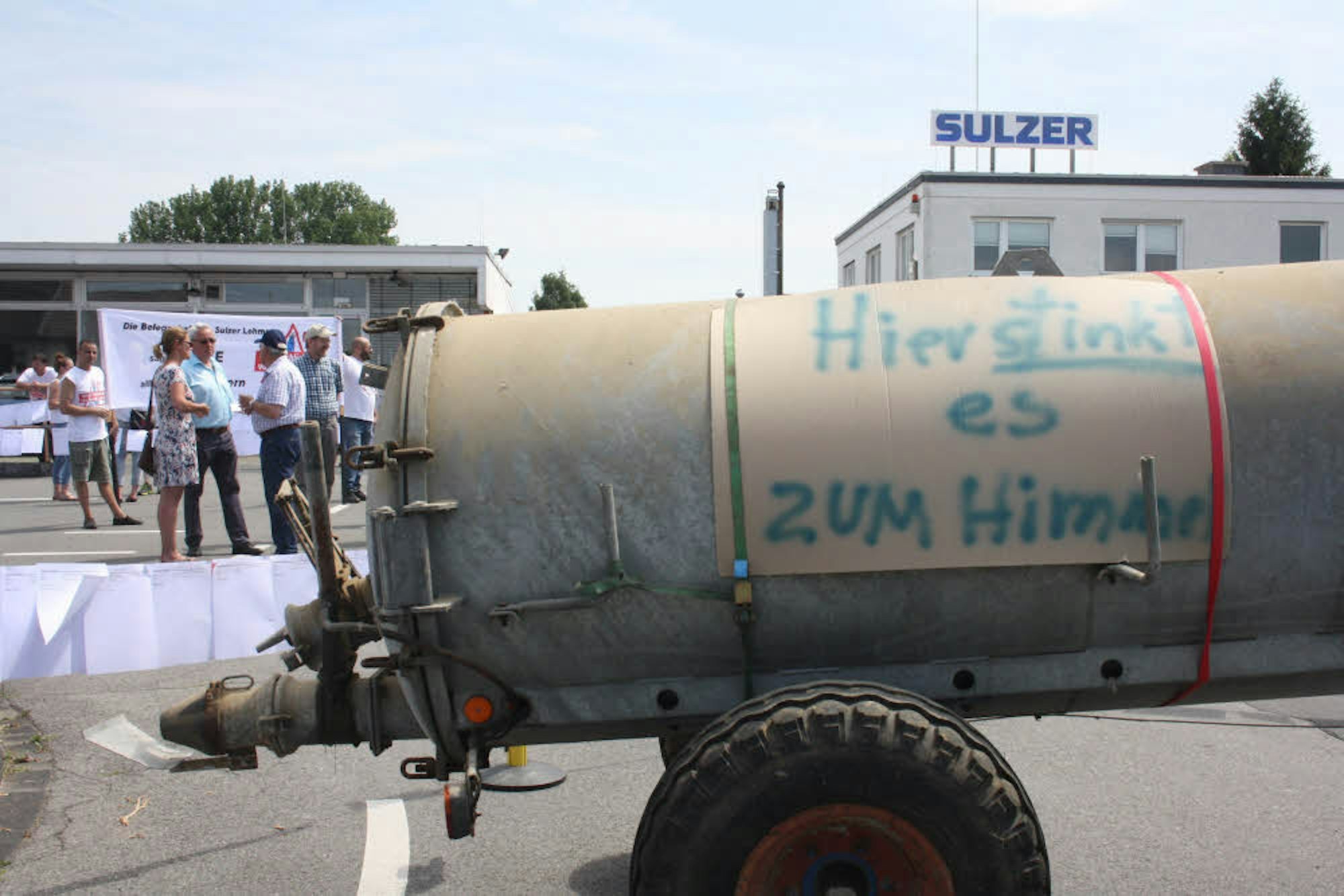 Proteste gegen die vom Schweizer Konzern betriebene Schließung der Pumpenherstellung im Sulzer-Werk auf der Scheiderhöhe.