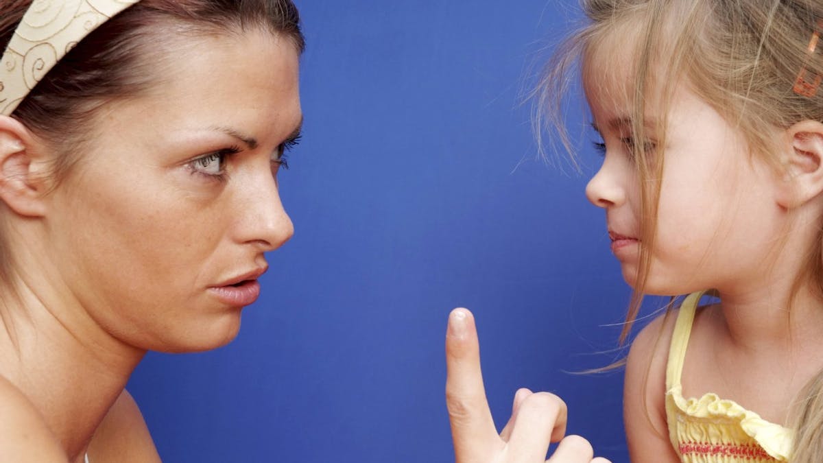 Viele Eltern fragen sich: Bin ich zu streng oder lasse ich meinem Kind zu viel durchgehen?