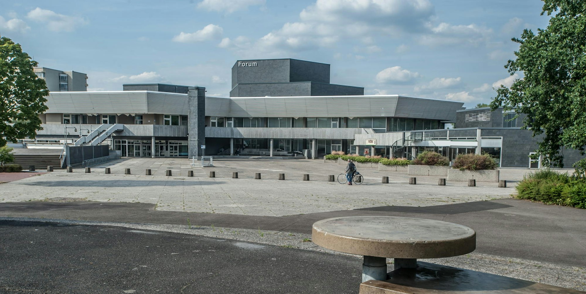 Seit 50 Jahren steht das Forum als ein Kernstück des kulturellen und gesellschaftlichen Lebens im Zentrum der jungen Stadt Leverkusen.