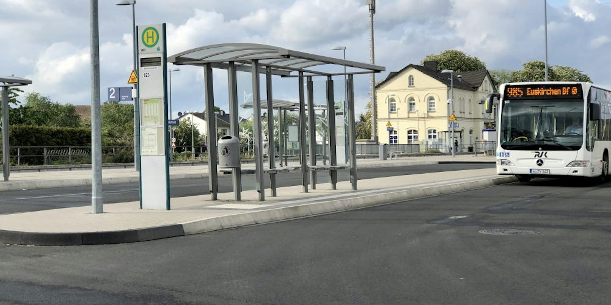 Der Busbahnhof in Weilerswist soll bepflanzt werden, sobald der Gemeindeverwaltung dafür Fördergelder zur Verfügung stehen, wie Bürgermeisterin Anne Horst erklärte.