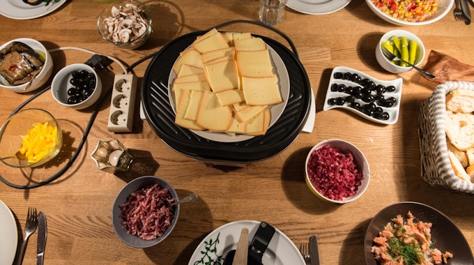 Raclette: So frieren Sie Silvester-Reste richtig ein.
