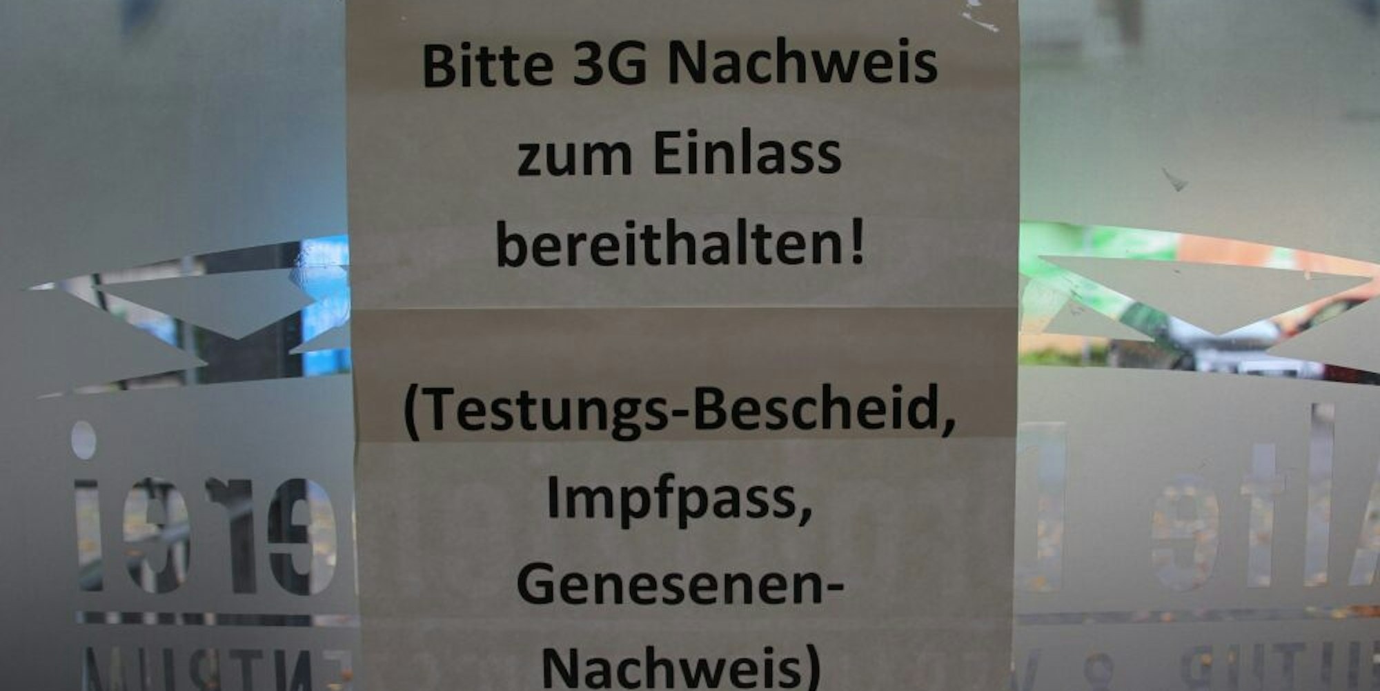 Schilder in Alten Drahtzieherei weisen darauf hin, dass ein 3G-Nachweis vorgelegt werden muss.