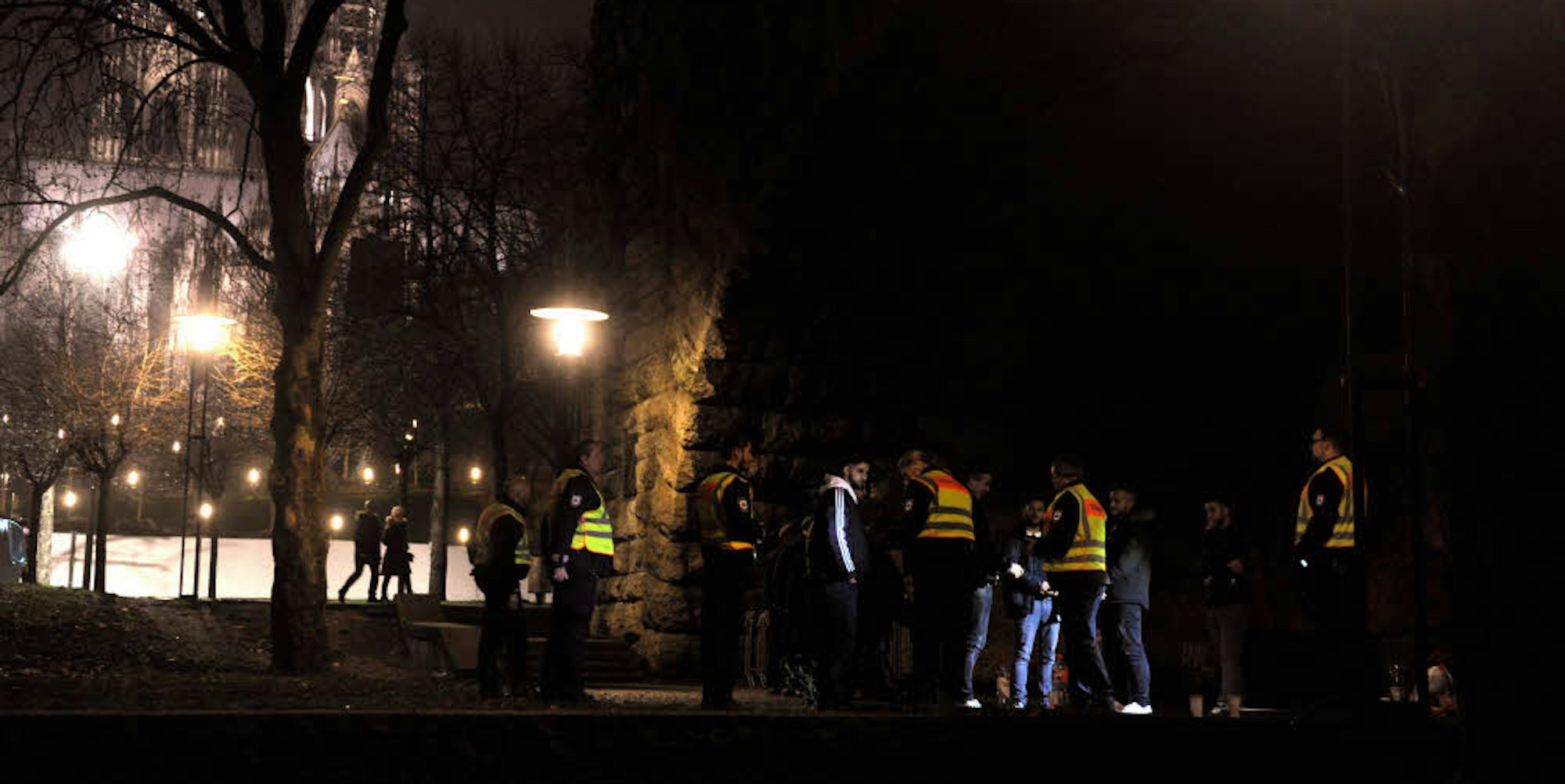 Eine Polizeikontrolle in der zurückliegenden Silvesternacht unter der Hohenzollernbrücke