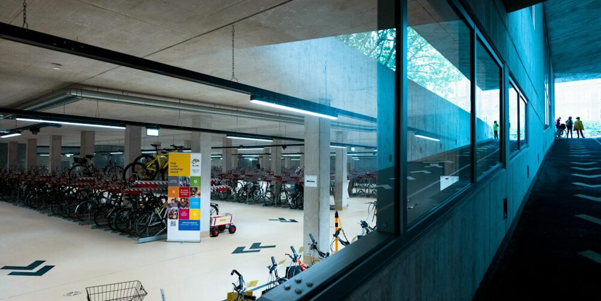 Vorfahrt für mehr Klimaschutz: Die Fahrradstation mit Service unter dem Albertus-Magnus-Platz kommt gut an.