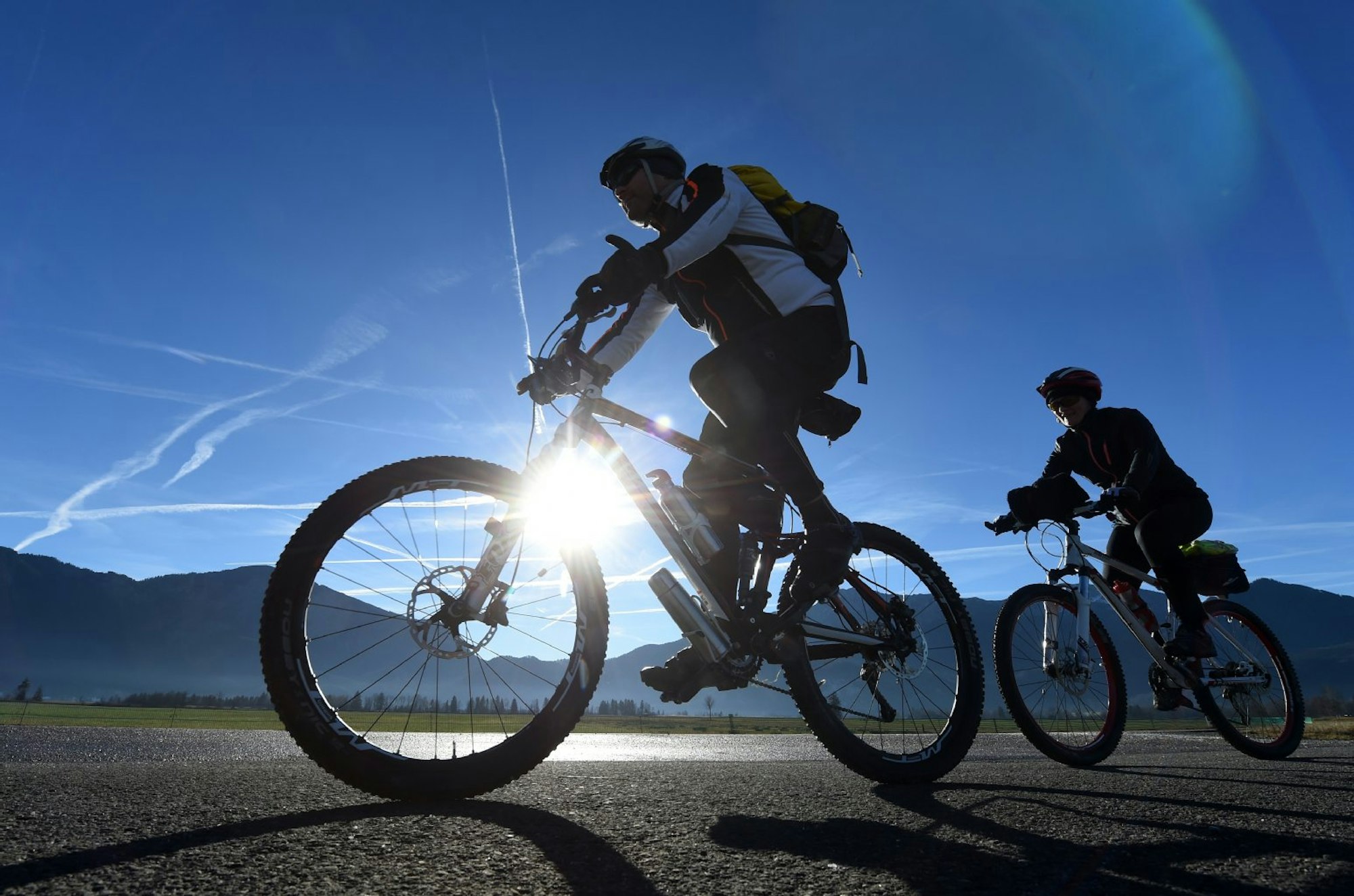 Mit dem Mountainbike in die Alpen. Aber darf man mit Sporträdern auch am Straßenverkehr teilnehmen?
