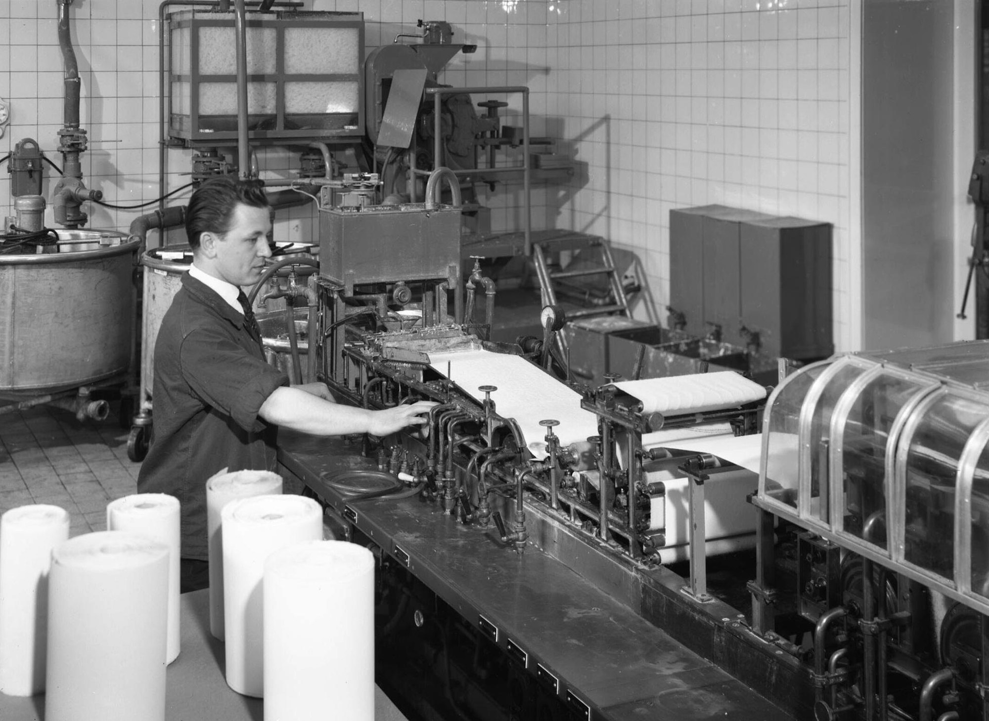 Blankophor Herstellung 1962 Credit Bayer AG - Bayer Archives Leverkusen