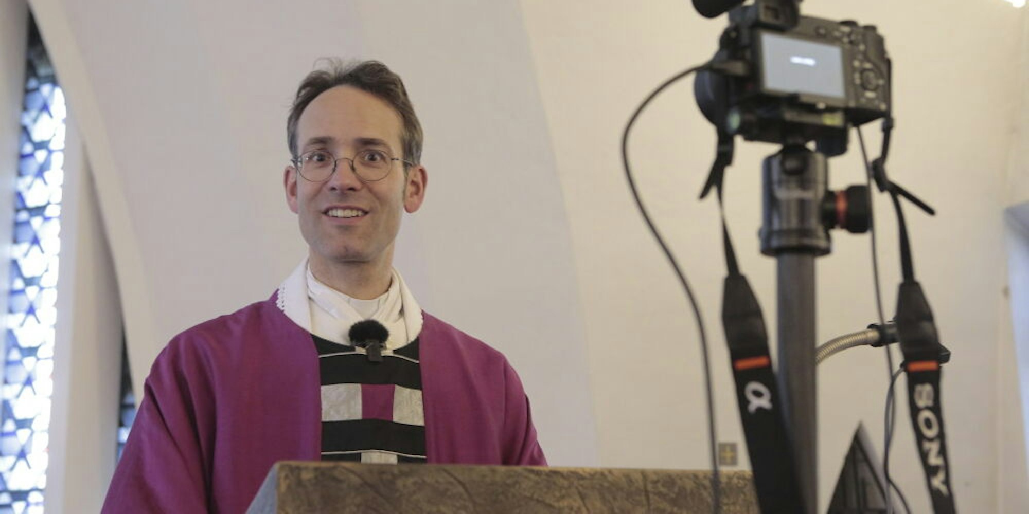 Pfarrer Martin Reimer bei einer Online-Messe.