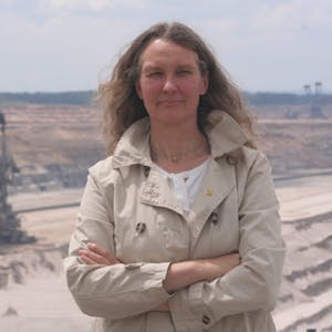 Antje Grothus am Forum Terra Nova am Rand des Tagebaus Hambach. Grothus war Mitglied der Kohlekommission.