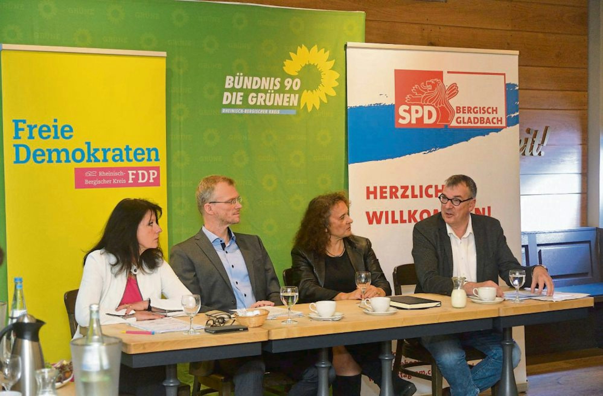Planen für die Kommunalwahl im September 2020: Anita Rick-Blunck (FDP), Frank Stein (gemeinsamer Bürgermeisterkandidat), Eva Gerhardus (Grüne) und Andreas Ebert (SPD).
