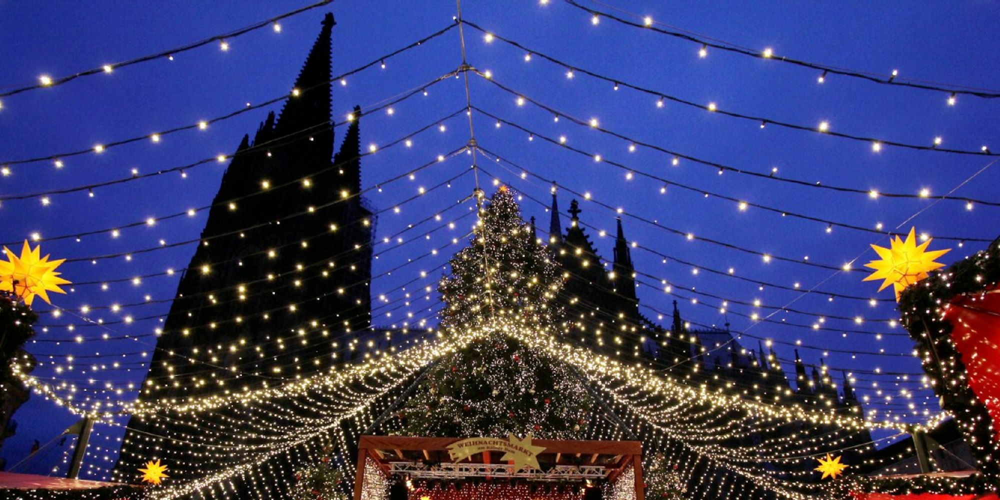 Jahr für Jahr bekommt der Kölner Weihnachtsmarkt am Dom Bestnoten von seinen Besuchern.