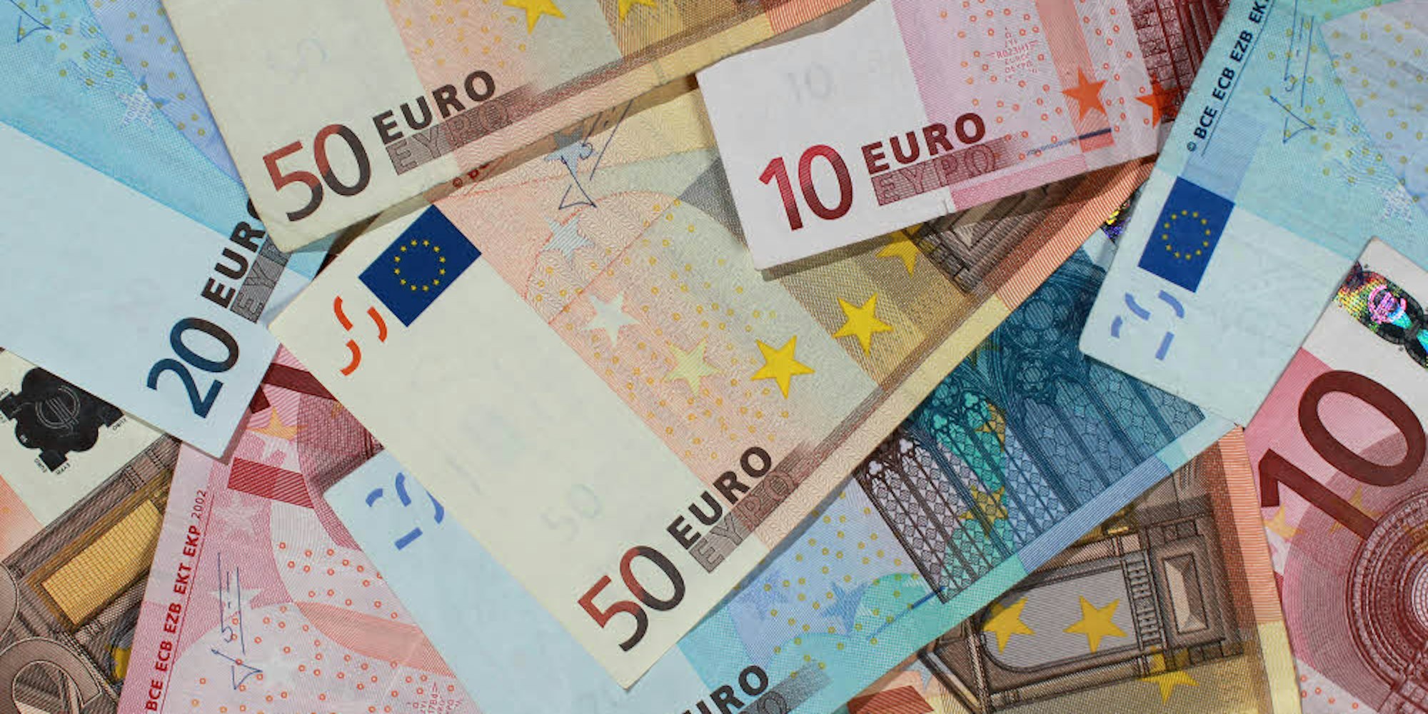 Mehrere Tausend Euro lagen in einer Geldtasche auf dem Parkdeck der Giesler Galerie.