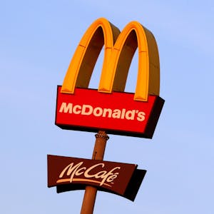 McDonalds Schild Symbolbild