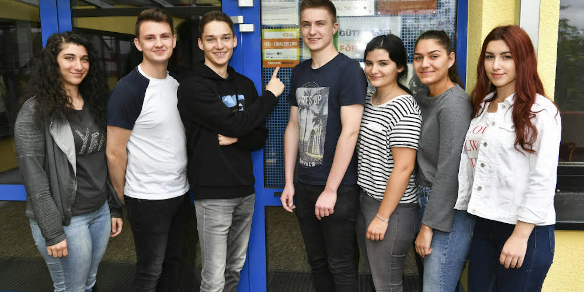 Die Waldbröler Jugendlichen reisen als eines von drei Gewinnerteams aus dem Bezirk West nach Hamburg, um dort am Bundesfinale von „Yes!“, dem Young Economic Summit, teilzunehmen.