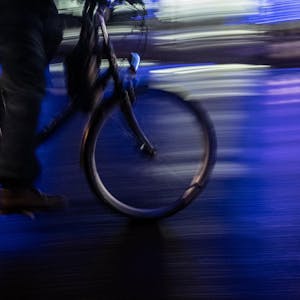 Radfahrer Nacht Symbolbild 120119