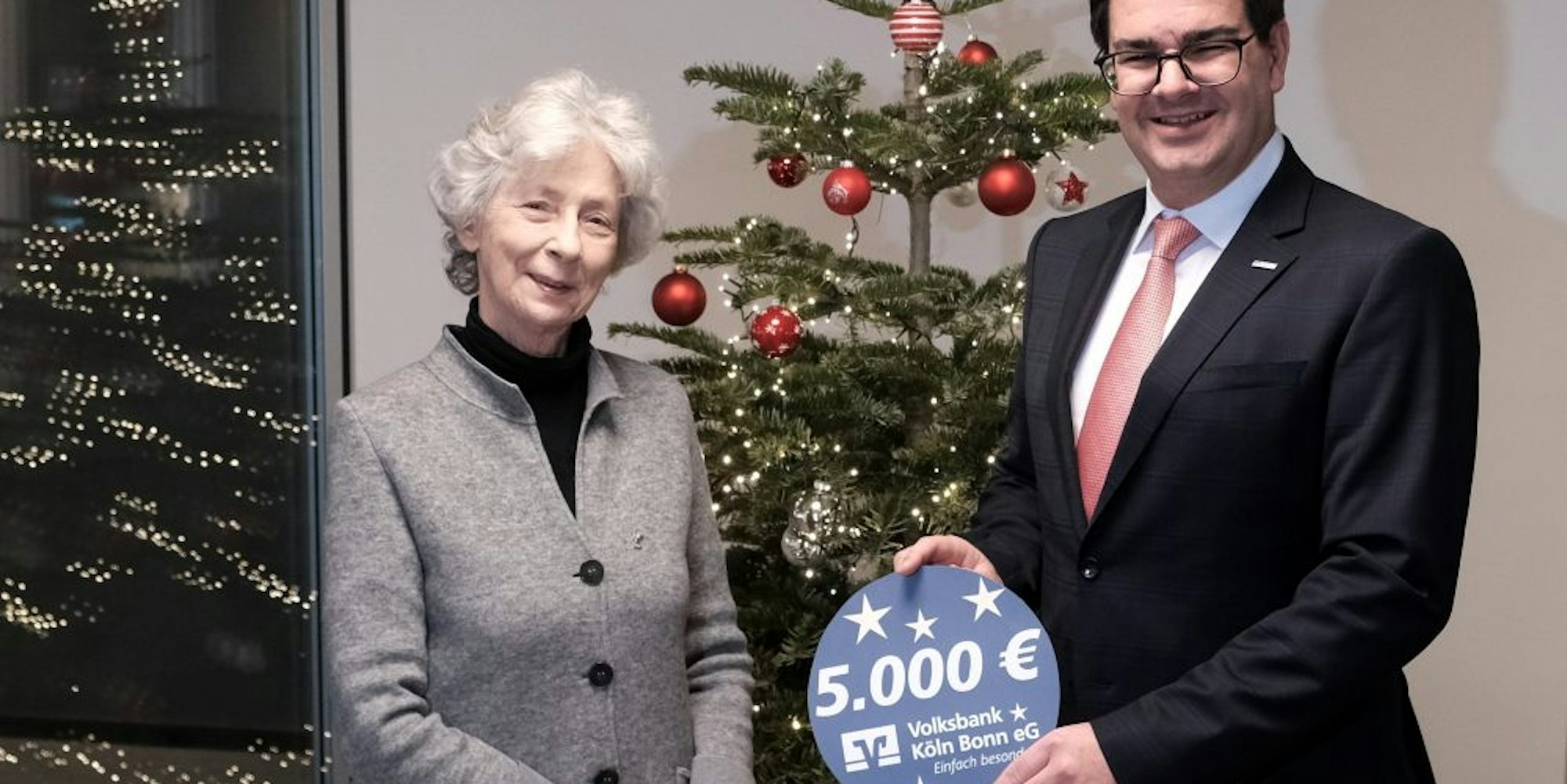 Hedwig Neven DuMont und Jürgen Neutgens, Vorstandsmitglied der Volksbank Köln-Bonn