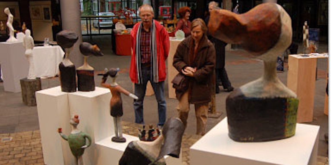 Viele Besucher interessierten sich für die Pappmaschee-Figuren von Andrea Esser aus Erftstadt.