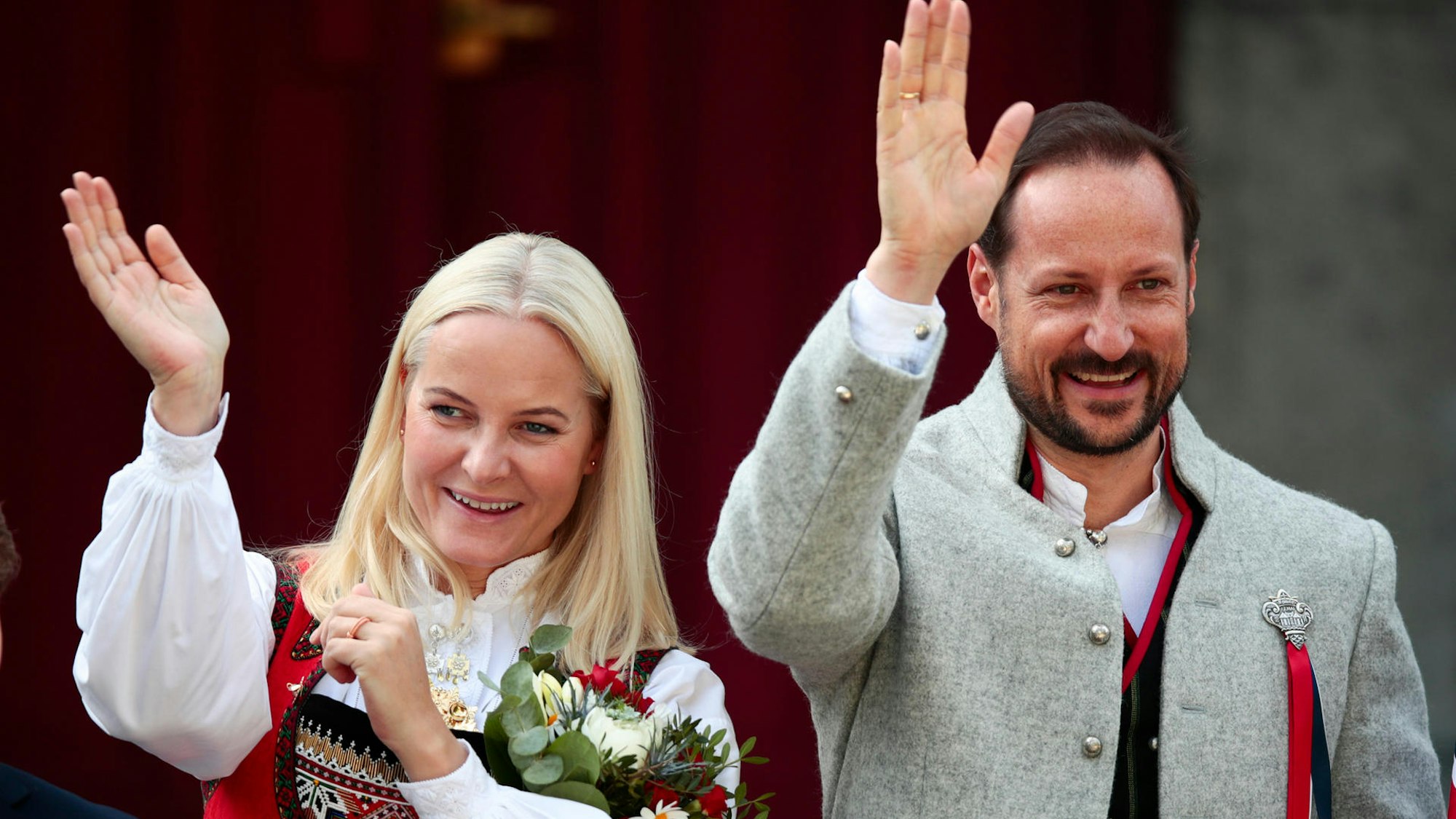 Prinzessin Mette-Marit und Prinz Haakon bei einem öffentlichen Termin.