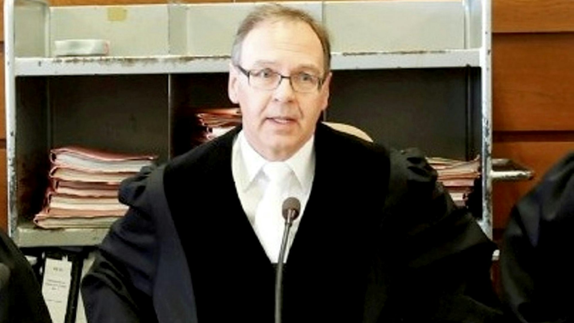 Der Kölner Richter Jörg Bern leitet den Prozess gegen Thomas Drach.