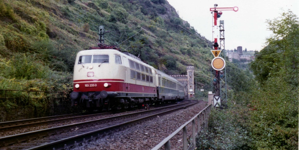 Intercity-Zug-Baureihe-103-Deutsche-Bahn