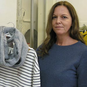 Mira Gorschlüter achtet in ihrem Laden darauf, dass die Kleidung unter menschenwürdigen Bedingungen produziert wird. Schick soll sie außerdem sein.
