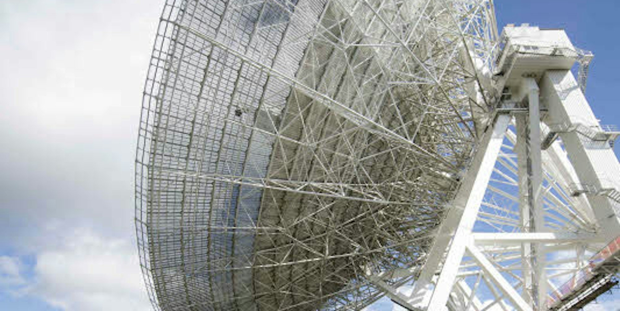 Es wiegt 3200 Tonnen und ein Anstrich würde 15 Jahre dauern: Die Faszination der Bürger in Sachen Radioteleskop Effelsberg ist ungebrochen.