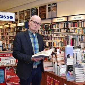 Der Buchhändler und seine Bücherstube: Karl-Heinz Matheis geht in den Ruhestand.