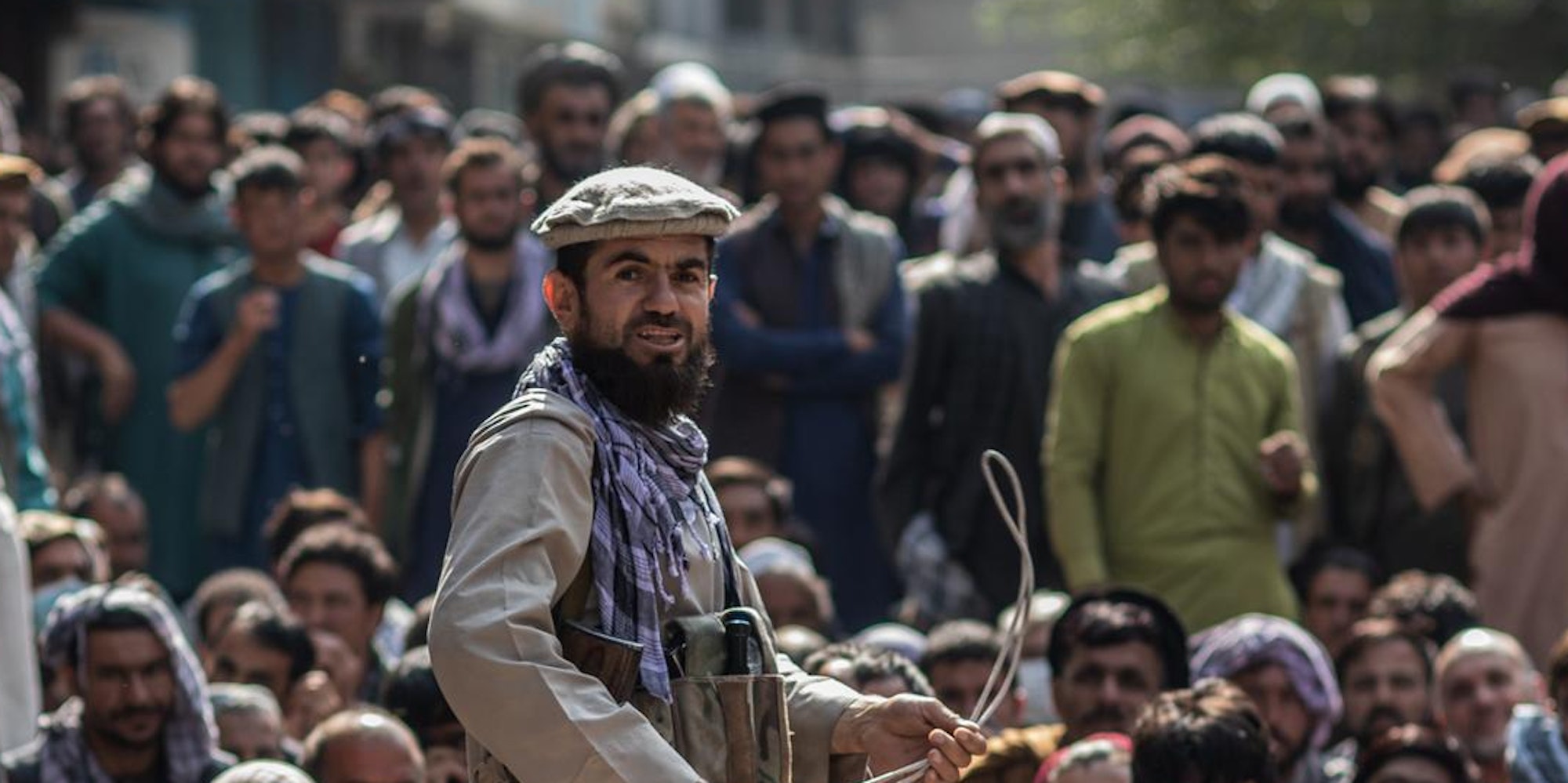 Taliban mit Peitsche