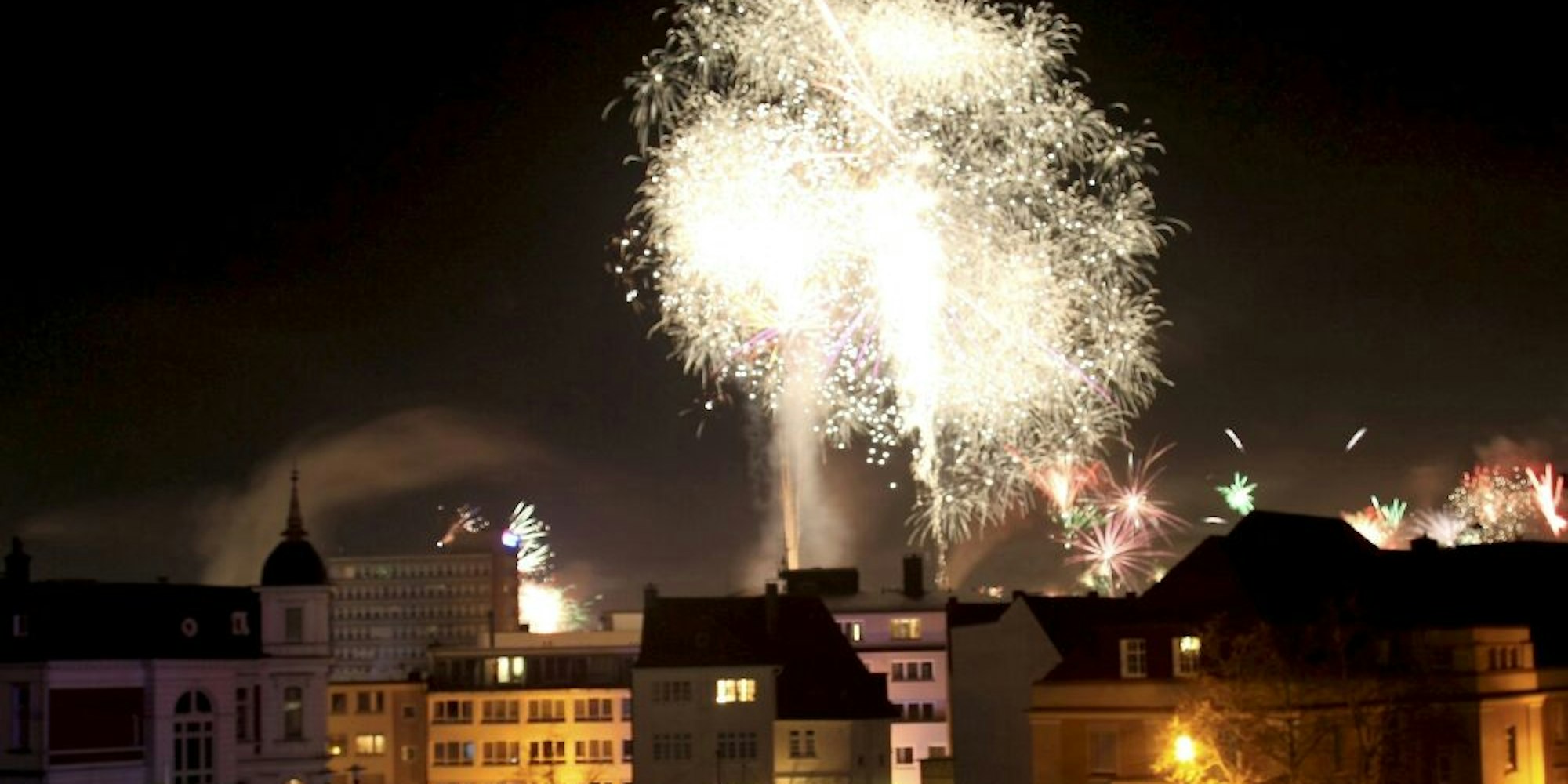 Mit Raketen und Böllern begrüßten die Gummersbacher das Jahr 2020. Diesmal dürfte das Spektakel kleiner ausfallen.