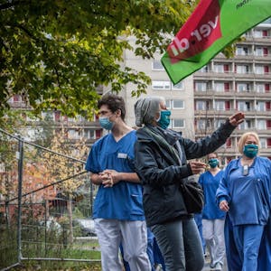 Etwa 50 Pflege-Mitarbeiter des Klinikums folgten dem Streikaufruf der Gewerkschaft Verdi.