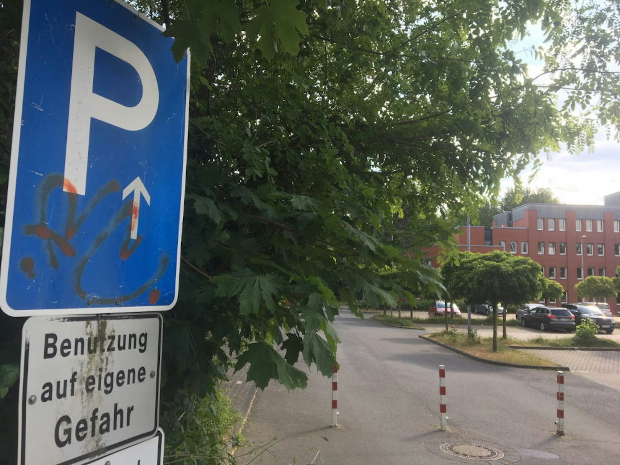 In Brühl-Vochem könnte eine größere Park-and-Ride-Anlage entstehen, hinter dem Finanzamt an der Kölnstraße ein Parkhaus gebaut werden.