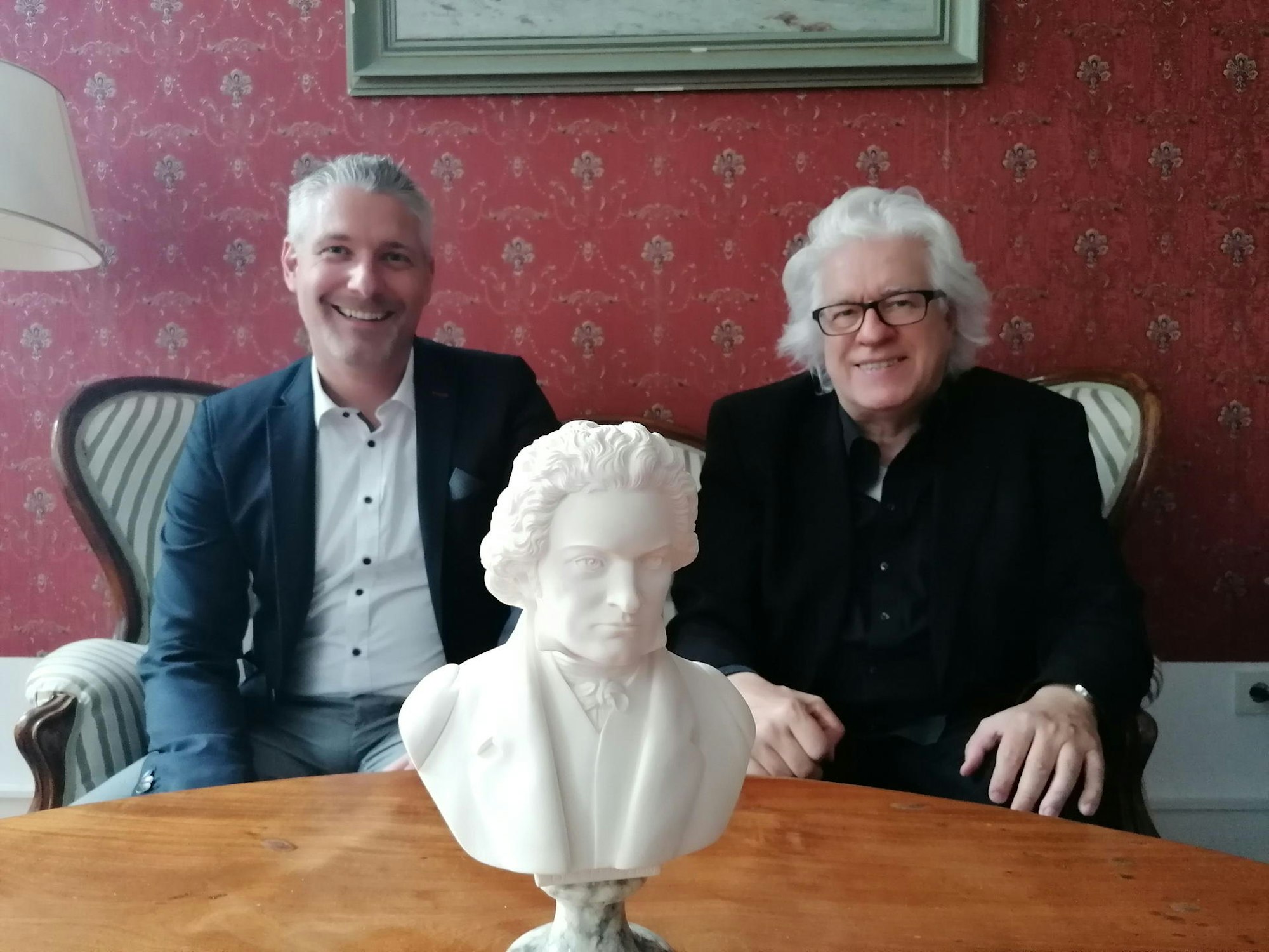 Martin Sagel und Christoph Spering (v.l.) wollen Beethovens Zeit in Kerpen stärker publik machen.