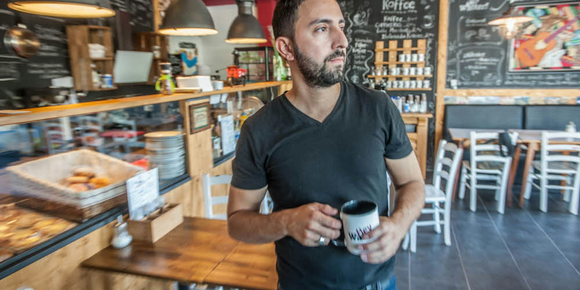 Seit einem Jahr betreibt Walter Alejandro di Cara mit seinem Café den ersten Treffpunkt in der Neuen Bahnstadt.